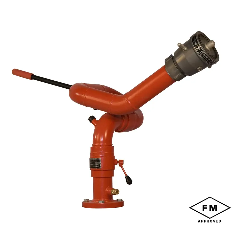 Fire monitor oranye dengan nozzle